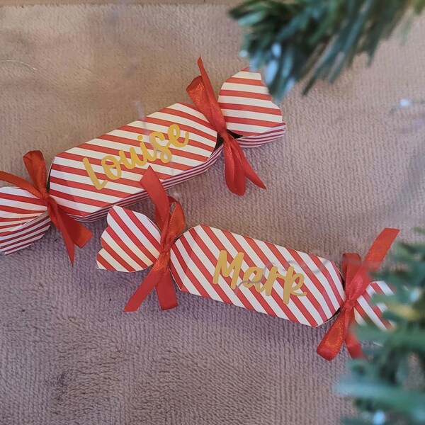 Cracker favour boxes