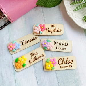 Gepersonaliseerde 3D-bloemboeket houten naamplaatje met magnetische achterkant of speld, naambadge arts leraar verpleegkunde