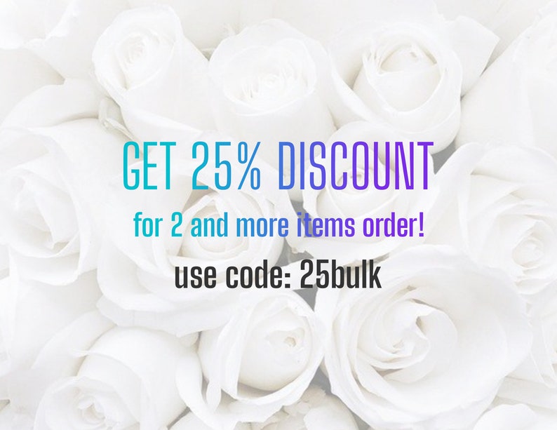 Puede incluir: Rosas blancas con un texto superpuesto que dice "GET 25% DISCOUNT for 2 and more items order! use code: 25bulk"