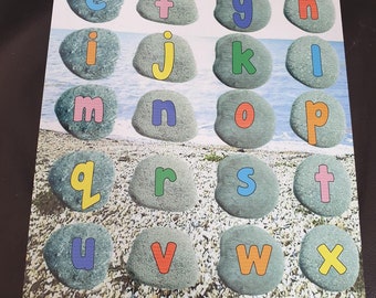 Signo resistente a la intemperie al aire libre - Letras del alfabeto - Hecho de metal - cuidador de niños- guardería-escuela-impermeable- guijarros