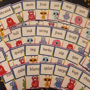 Tarjetas de palabras extraterrestres para evaluación fonética: 40 en un juego: controles de primer año, exámenes, escuela, lectura, escritura, segmentación y combinación