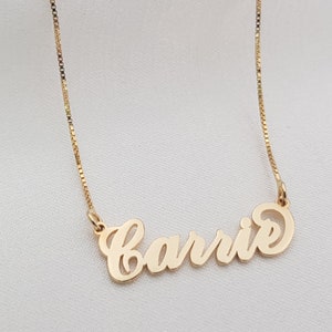 Carrie lettertype naam ketting Gepersonaliseerde Carrie stijl naamplaatje Aangepaste naam sieraden 18K vergulde cursieve Carrie naam ketting afbeelding 1