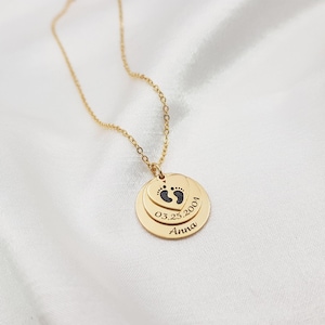 Gelaagde baby-ID-ketting • Geboorteakteketting • Aangepaste nieuwe moeder-sieraden • Cadeau-ideeën babyshower • Schijfje geboortedatum babyvoetjes