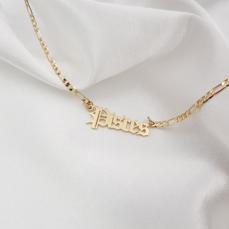 Collar con la inscripción de Piscis • Joyería zodiacal con cadena Figaro imagen 2