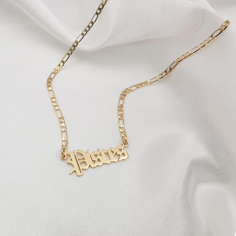 Collar con la inscripción de Piscis • Joyería zodiacal con cadena Figaro imagen 3