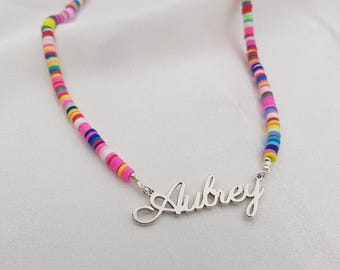 Collier prénom pour enfant • Collier prénom en perles • Collier prénom pour fille • Collier prénom pour enfant • Collier personnalisé pour fille • Collier plaque signalétique
