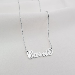 Carrie lettertype naam ketting Gepersonaliseerde Carrie stijl naamplaatje Aangepaste naam sieraden 18K vergulde cursieve Carrie naam ketting afbeelding 2