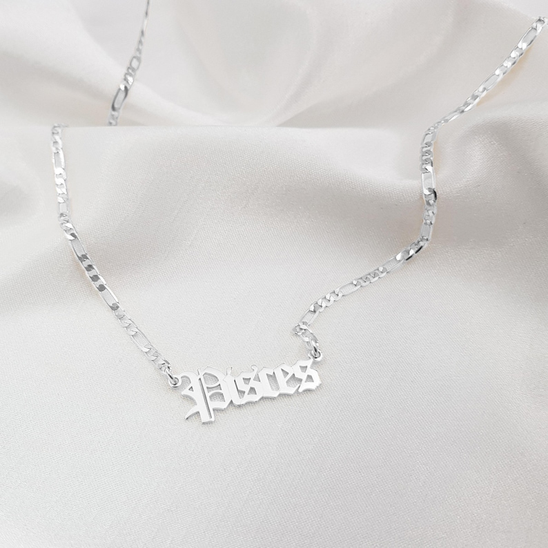 Collar con la inscripción de Piscis • Joyería zodiacal con cadena Figaro imagen 4