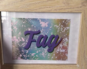 "Gerahmte ""Fag"" Holographische Kunst - Bold & Playful LGBTQ+ Dekor."