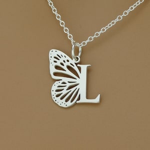 Collar con inicial de mariposa delicada de alta calidad • Regalo personalizado • Cadena de monograma de mariposa personalizada de plata de ley