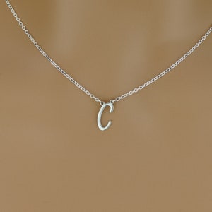 Colar inicial delicado em prata esterlina de alta qualidade • Presente personalizado • Pingente de letra dourada personalizada