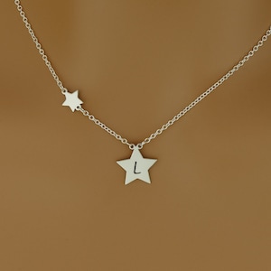 Collar con inicial de estrella de la suerte delicada de alta calidad • Regalo personalizado • Cadena de estrella personalizada en plata esterlina