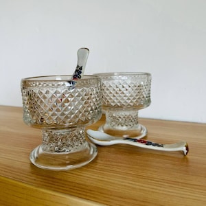 Vintage Glass Ice Cream Bowls – Set of 2 Dessert Dishes, Retro Glassware for Parfaits, Sundaes & Sweet Treats, Table Serving Decor