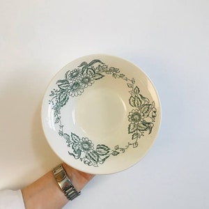 Vintage Keramik Servierschale | weiß mit grünem Motiv | Elegantes Ukrainisches Geschirr