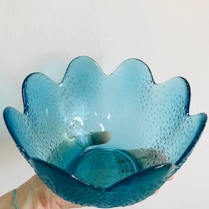 Vintage Glass Serving Bowl – Elegant Mid-Century Dish – Retro Tableware