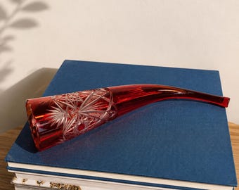 Rzeźba ze szkła artystycznego w kolorze czerwonym, abstrakcyjny wazon ze szkła w stylu vintage, dekoracyjny przedmiot ze szkła rubinowego, wystrój w stylu mid-century modern, unikatowy element szklany
