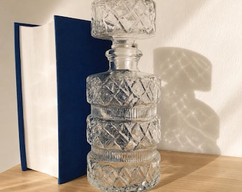 Vintage Parfümflasche aus geschliffenem Glas - Mid Century Kristall Eitelkeitskaraffe - Retro Geometrisches Glas Boudoir Dekor
