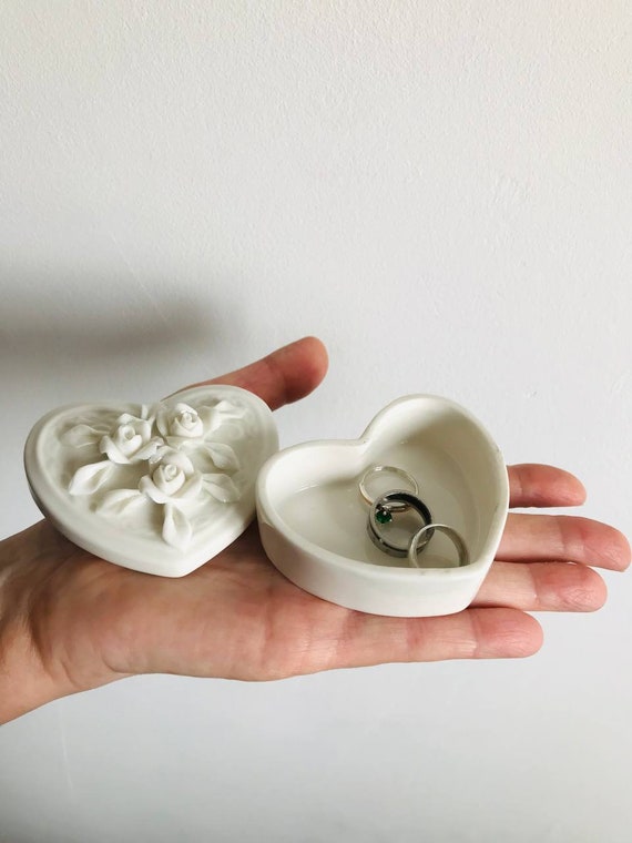 Vintage ceramic ring box, jewelry holder, dressin… - image 3