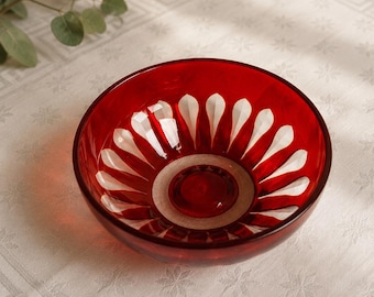 Vintage Rubinröd slipad glasskål, godisskål i mitten av århundradet, prydnadsdekor