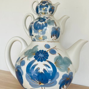 Vintage Porcelain Family Tea Set – Rare 1970s Horodnytsia USSR Teapots with Gold & Cobalt, Set of 3 Merchant Teapots