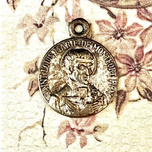 Vintage St Louis de Montfort Medal ~ Small St Louis de Montfort Pendant