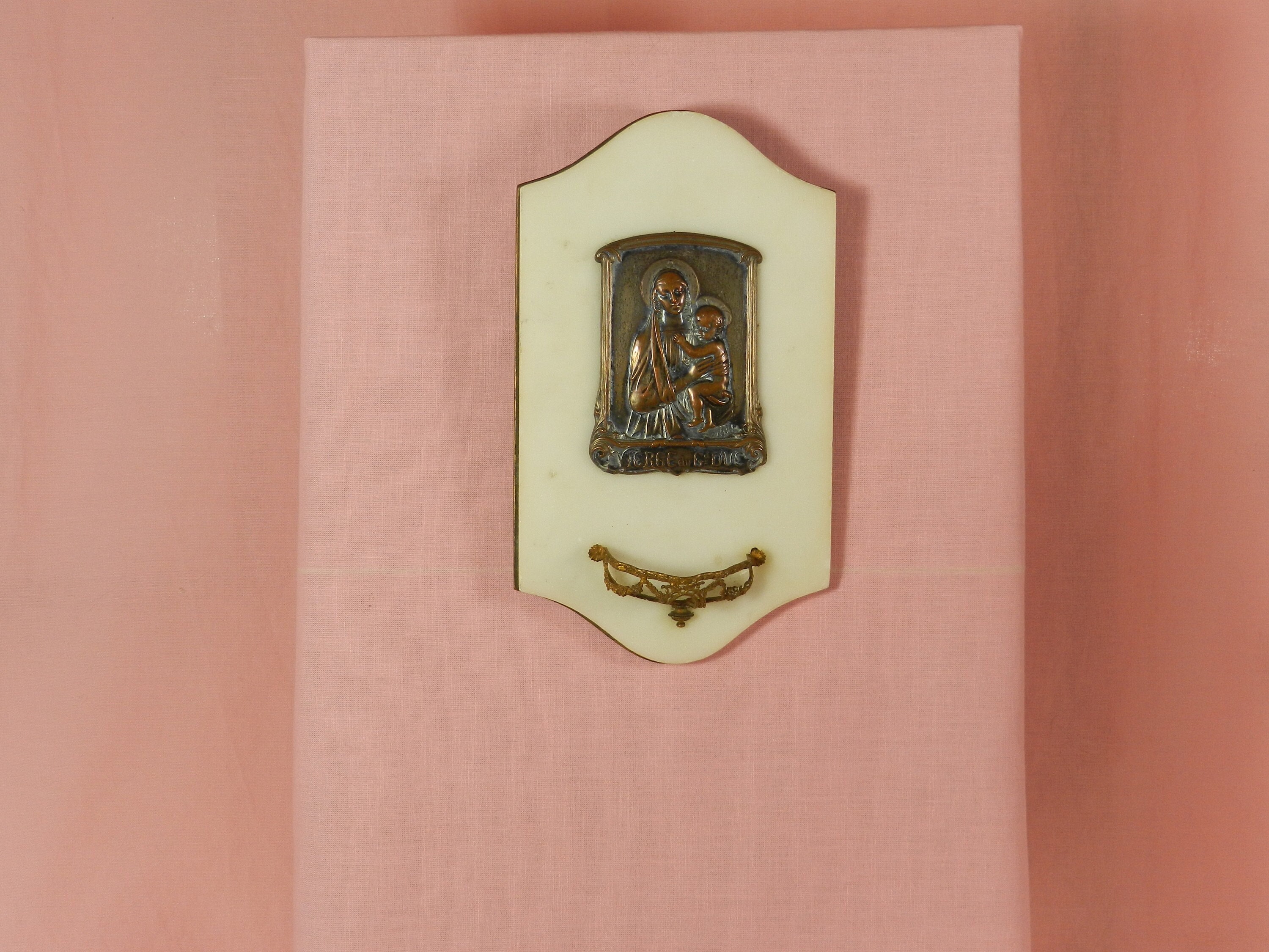 Benitier Représentant La Madone Du Grand Duc de Raphaël