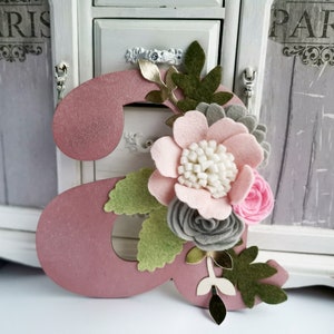 Carta de flor de feltro | Letra Floral 20 cm | Decoração suspensa de madeira | Decoração de quarto | Suspensão de parede | Decoração de berçário | Arte de parede
