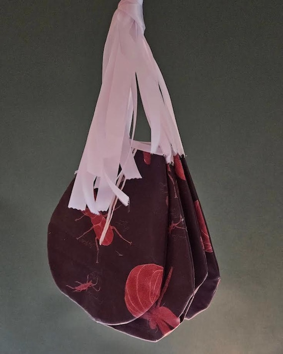 tie on pockets modern