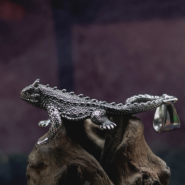 Lizard Necklace-Detailed Lizard pendant-Chameleon Pendant-Lizard Animal-Reptile Gifts - Lizard Lover-Chameleon lover