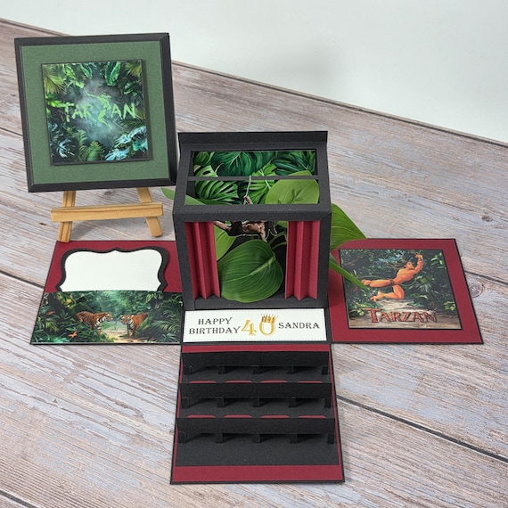 Explosionsbox Tarzan Musical personalisierte Gutscheinverpackung Geldgeschenk ,Verpackung für Tickets Karten, Miniatur Bühnenszene, handmade
