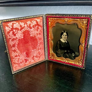 Daguerreotype Antique Photograph Case