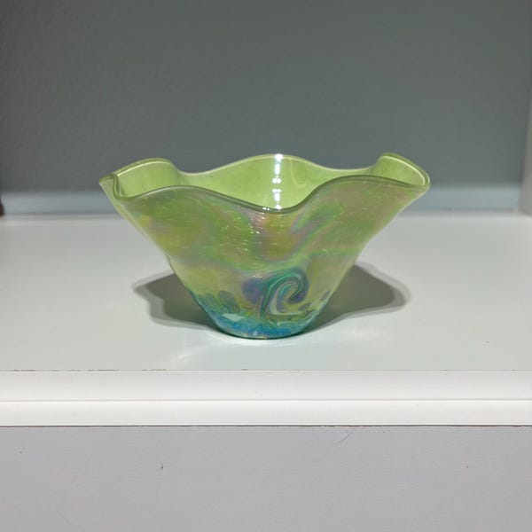 Iridescent Ruffle Edge Art Glass Bowl