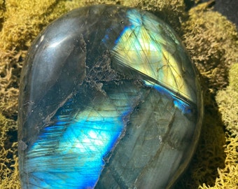 Gran cristal de labradorita, piedra del chakra del tercer ojo, protección del aura.
