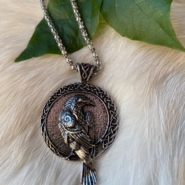 Raven pendant/Spirit Animal/Raven Medicine/Vision/ Sacred Animal/ Totem Spirit/ Raven/Flying Raven/clairvoyance/Illumination/Bird Tribe