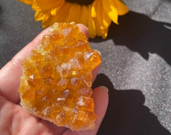 Grupo de cristales de citrino, piedra curativa del chakra corona