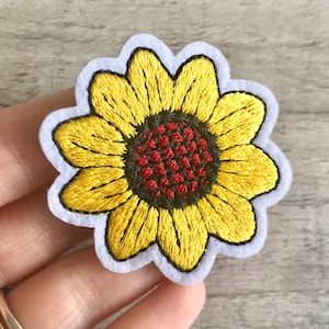 Sunflower Iron On Patch, Yellow Flower Embroidered Patches for Clothes, Cute Floral Appliqué for Jackets Tote Bags Summer Craft DIY Gift 5cm