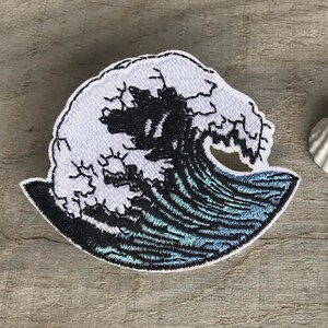 Ocean Wave Iron On Patch, Great Wave Style Embroidered Patches for Clothes, Cute Surf Sea Life Applique for Jackets Backpack DIY Gift