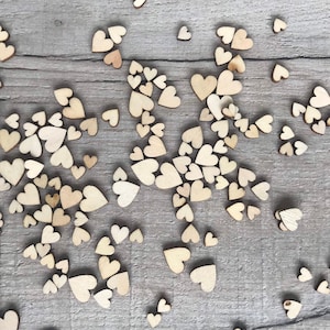 200 corazones de madera rústicos, confeti, mini corazones variados, adornos, decoración rústica para mesa de boda, decoración sostenible para fiestas