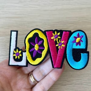 Retro Love Iron On Patch, 70s Hippie Flower Embroidered Patches for Clothes, Cute Boho Psychedelic Appliqué for Jackets Backpacks DIY