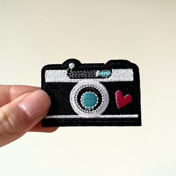 Retro Camera Iron On Patch || Photography Embroidered Patch || Exploring Patch || Wilderness Explorer Outdoors || Travelling || heart patch