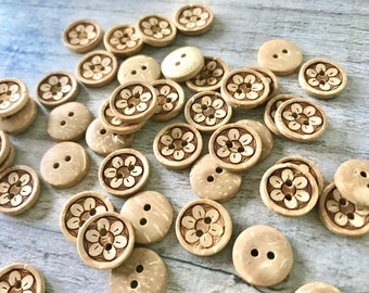 10 botones de flores de 15 mm // Botones de madera/coco natural para blusas, cárdigans, camisas y accesorios bohemios (Reino Unido)