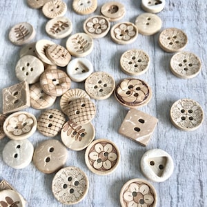 10 Patterned Flower Buttons 11mm-15mm || Natural coconut / wood buttons for Blouses, Cardigans, Shirt Buttons, boho accessories, UK
