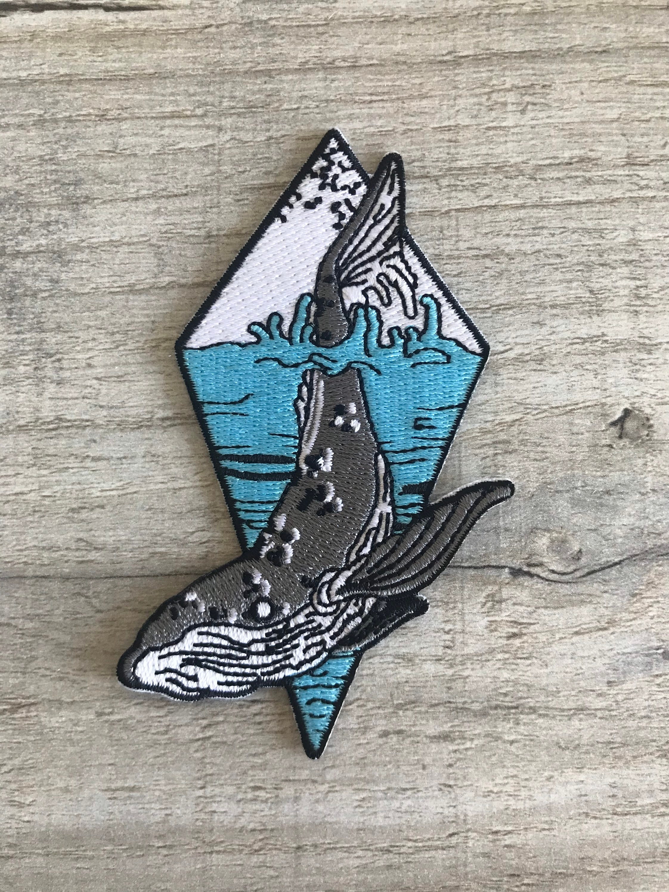 No.1146 ☆横振り刺繍パッチ☆ VQ-1 SAVE THE WHALES Diving Whale in the Ocean. Iron on Patch, Wave Patch. Hippy