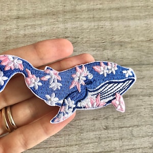 Flowery Whale in the Ocean. Iron on patch, Floral patch. Pretty patch. Animal Patch. Whale patch. Vegan. Blue whale.