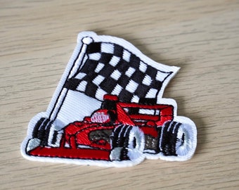 Parche termoadhesivo de coche de carreras, insignia de deportes de motor, coche de carreras rojo, parche de Fórmula 1, parches divertidos para niños, regalo de cabeza de gasolina, aplique bordado