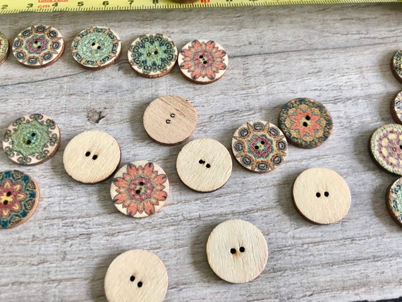 100 Bottoni In Legno Da 15 Mm Per Cucito E Fai Da Te - Bottoncini Tondi A 2 Fori, Naturali - Ideali Per Artigianato, Scrapbooking E Restyling Abiti - 2
