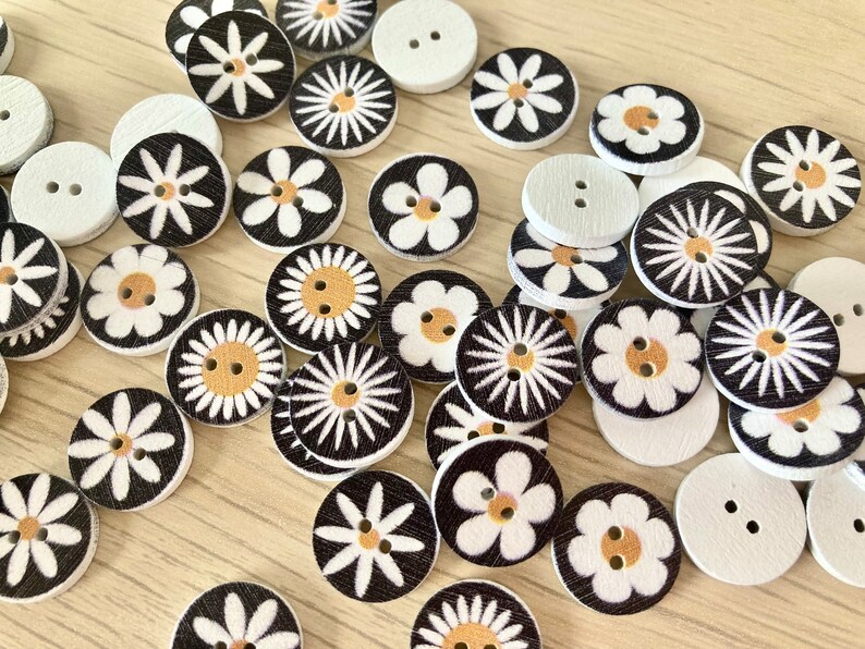 1.5cm Wooden Daisy Buttons. Quirky, Colourful, Flowers, Asters, Daisies ...