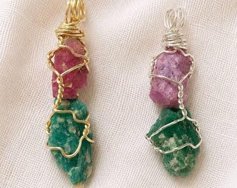 Cristais de rubi e aventurina verde | Pedra do amor, pedra de cura | Colar com fio bruto | Joia de cristal exclusiva