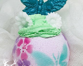 Julia Bath Bomb – Gardenia & Sandalwood Scented | Handmade Spa Gift | Relaxing Aromatherapy Bath Fizzy
