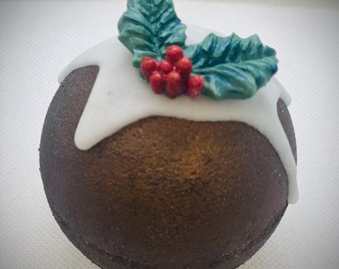 Christmas Pudding Bath Bomb: Vanilla Scented, Holly Soap Topping